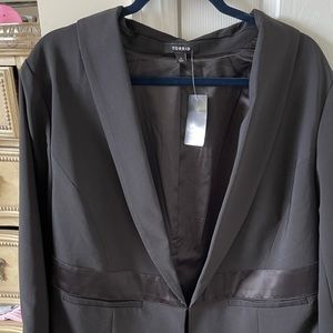 BNWT Tuxedo style dress blazer